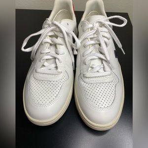 Vija Esplar Men’s Leather White,Blue and Red Sneakers 9.5